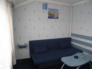 Отель Hotel Jagoda 88 София Трехместный номер с балконом-1