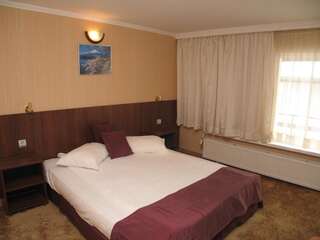 Отель Hotel Jagoda 88 София Трехместный номер с балконом-2