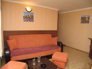 Отель Hotel Jagoda 88 София Трехместный номер с балконом-4